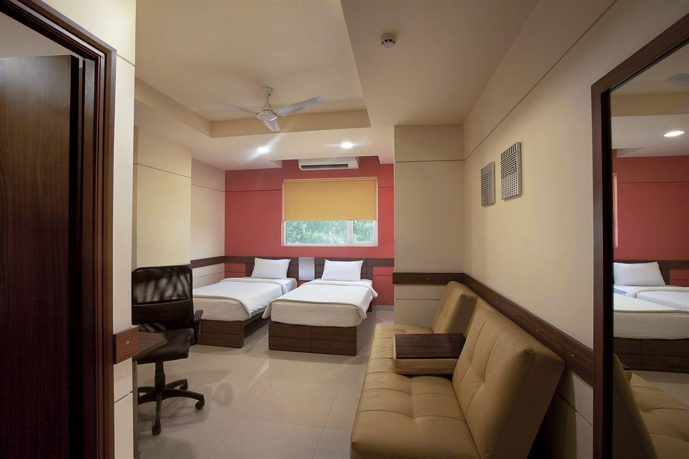 Ahmedabad Vastrapur Hotel Exterior photo