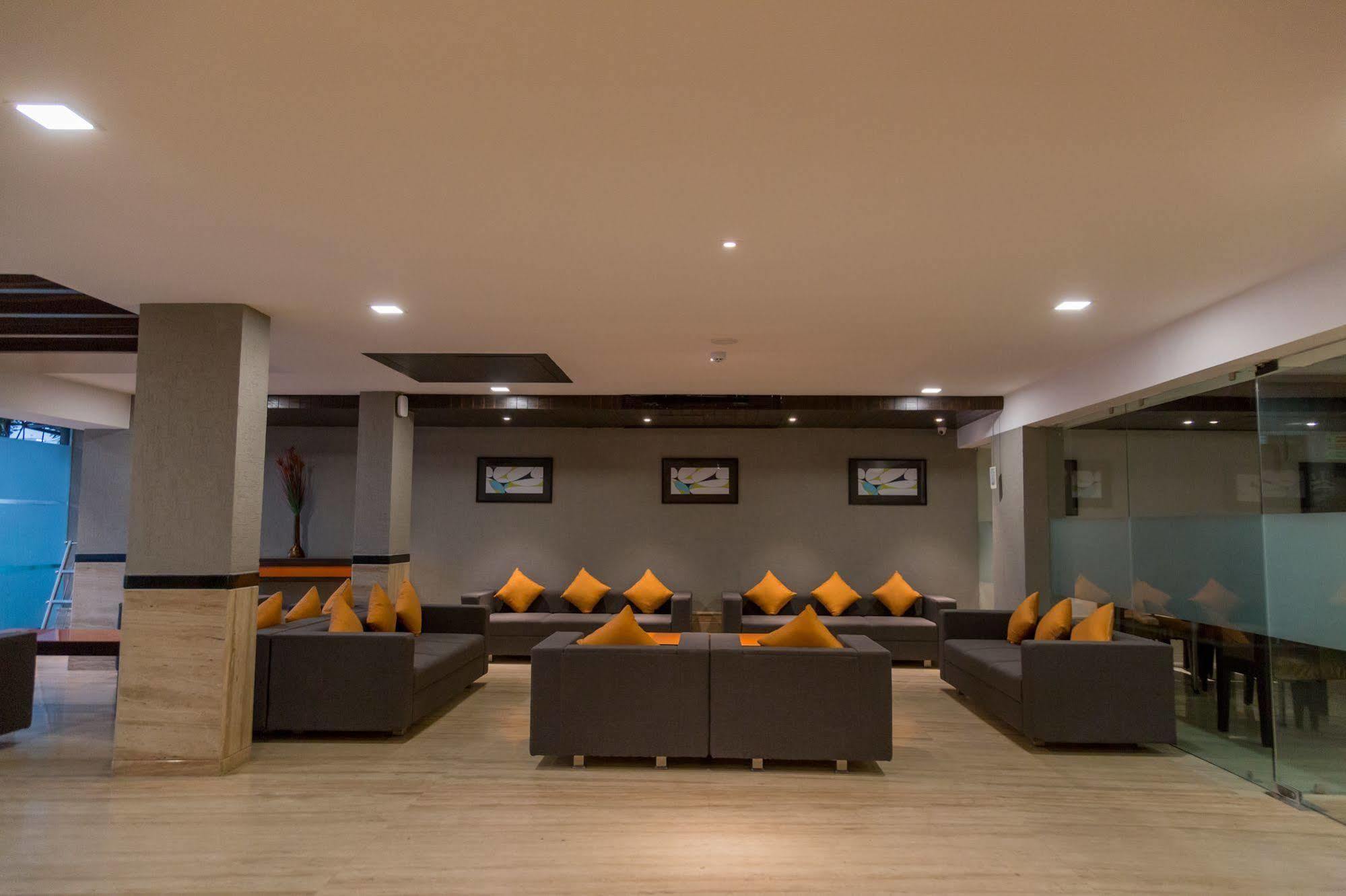 Ahmedabad Vastrapur Hotel Exterior photo
