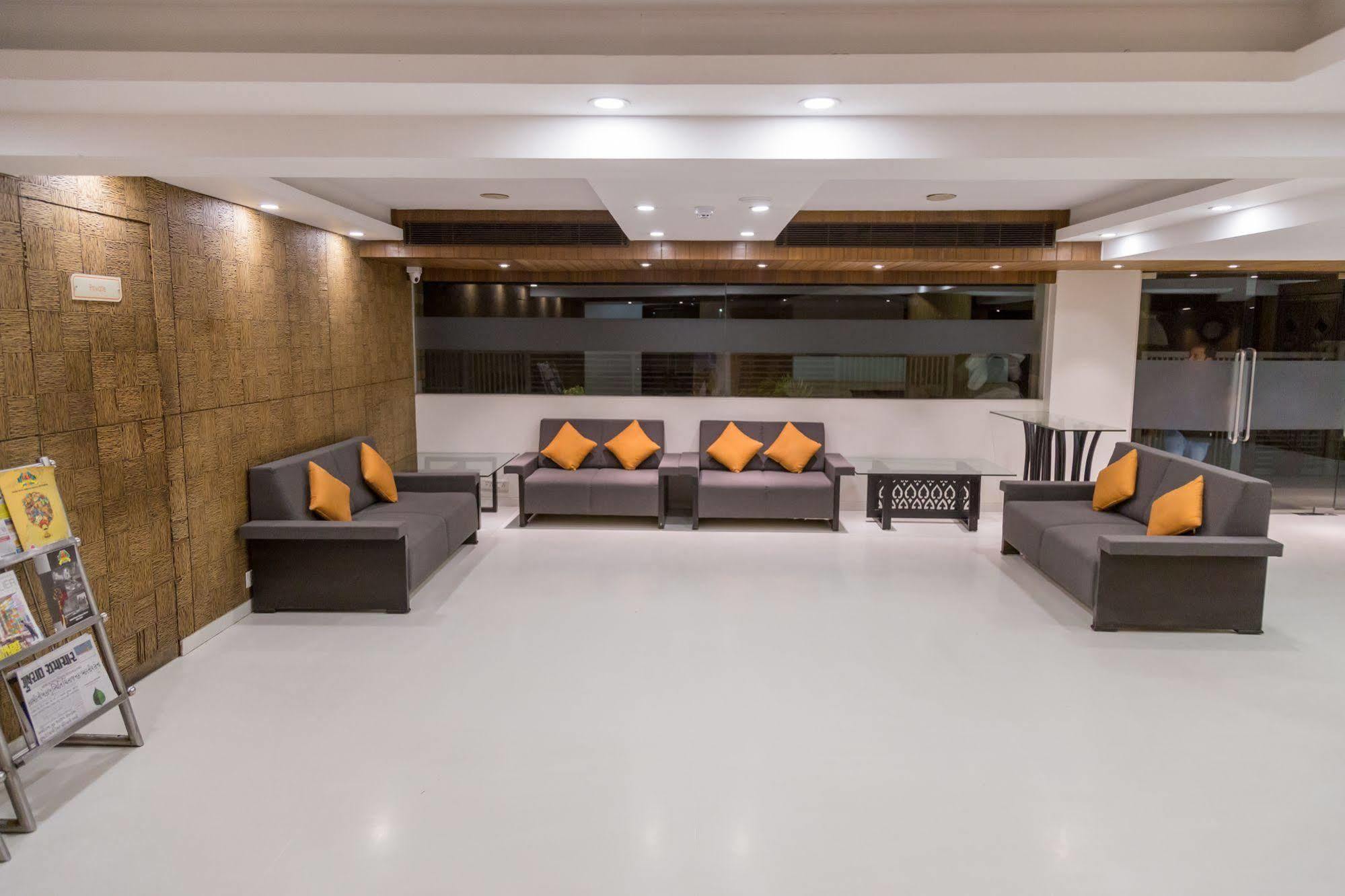 Ahmedabad Vastrapur Hotel Exterior photo