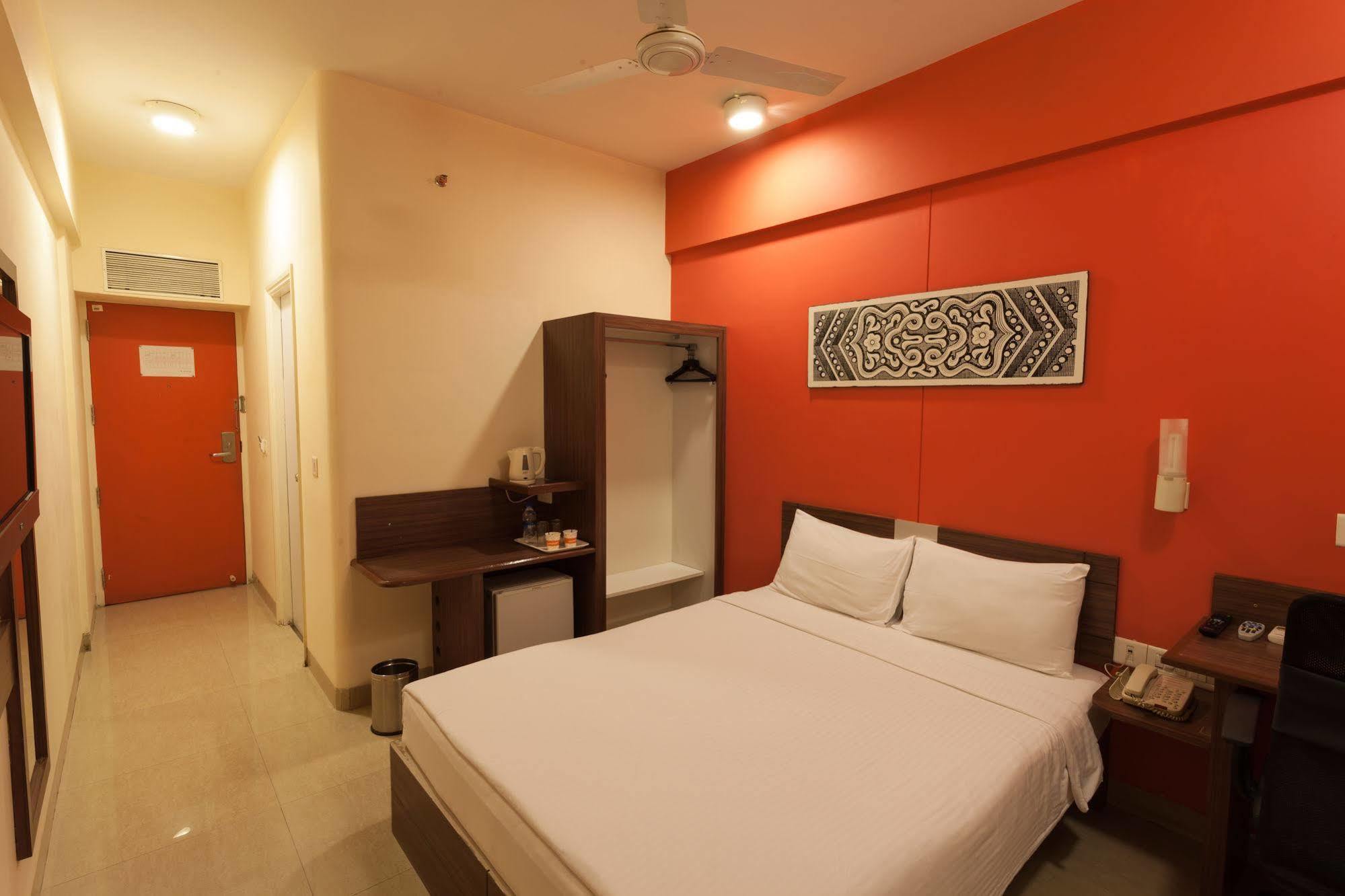 Ahmedabad Vastrapur Hotel Exterior photo