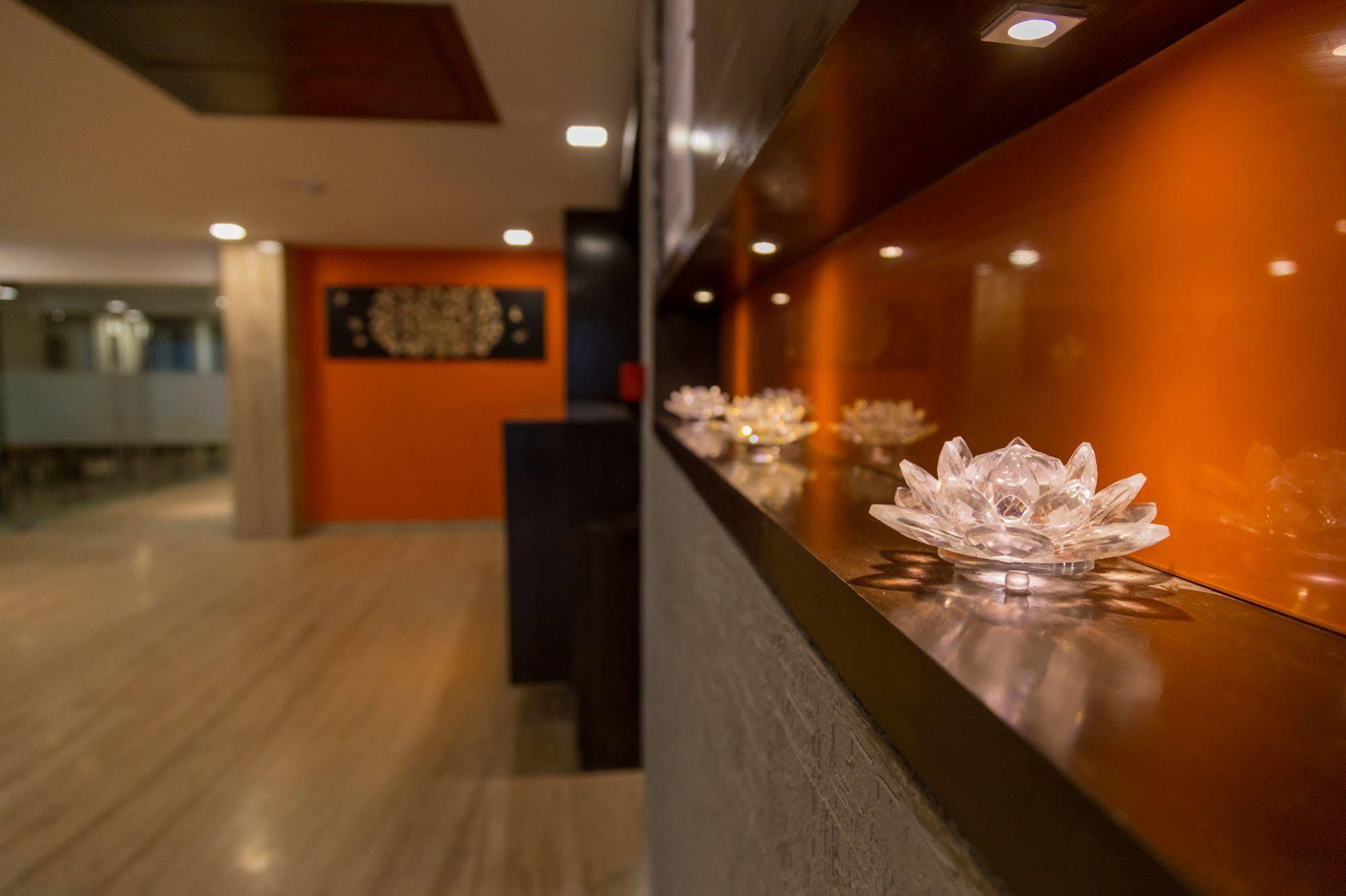Ahmedabad Vastrapur Hotel Exterior photo