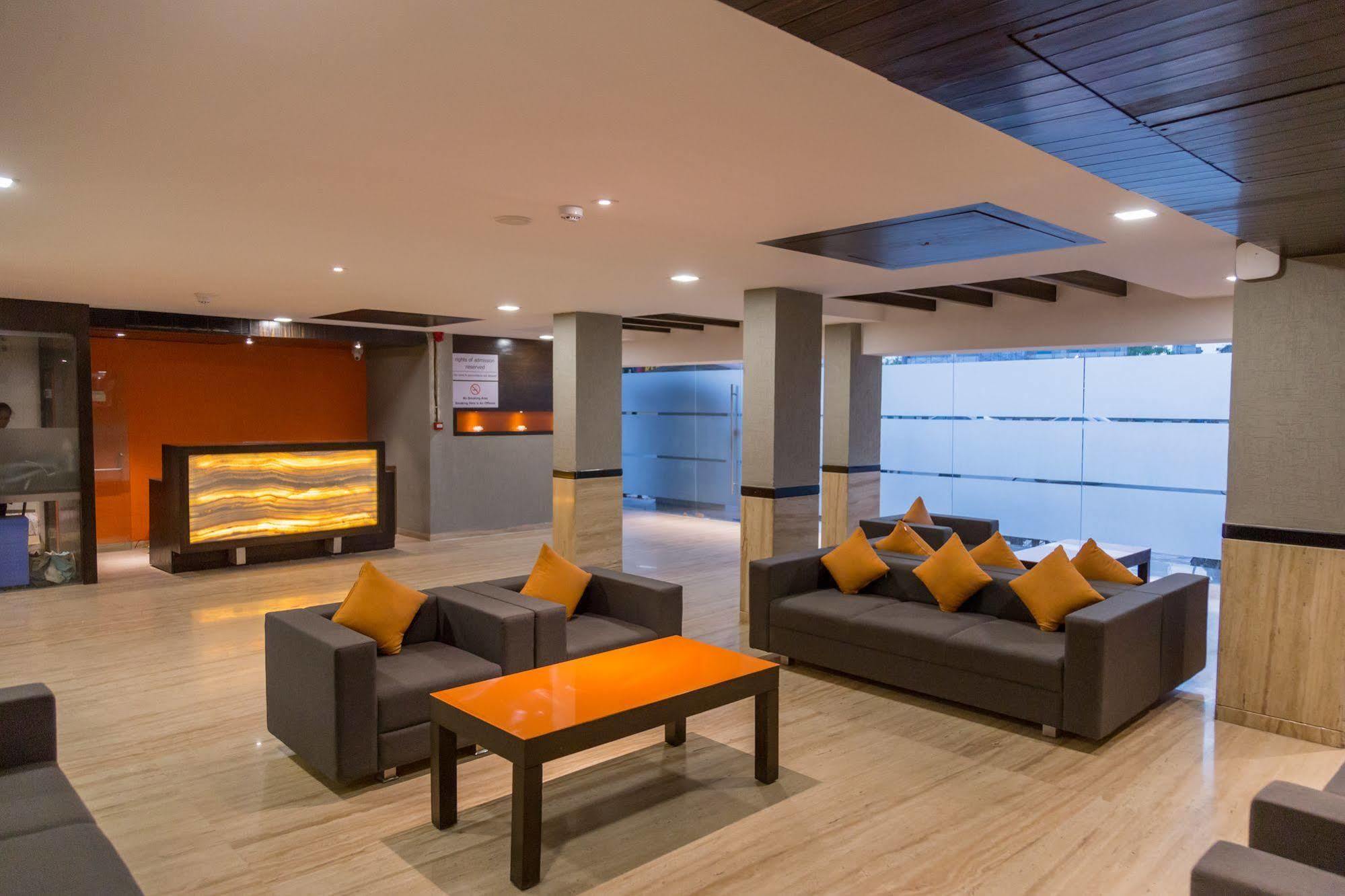 Ahmedabad Vastrapur Hotel Exterior photo